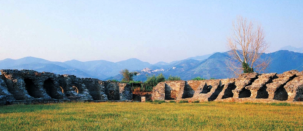 guida turistica luni anfiteatro